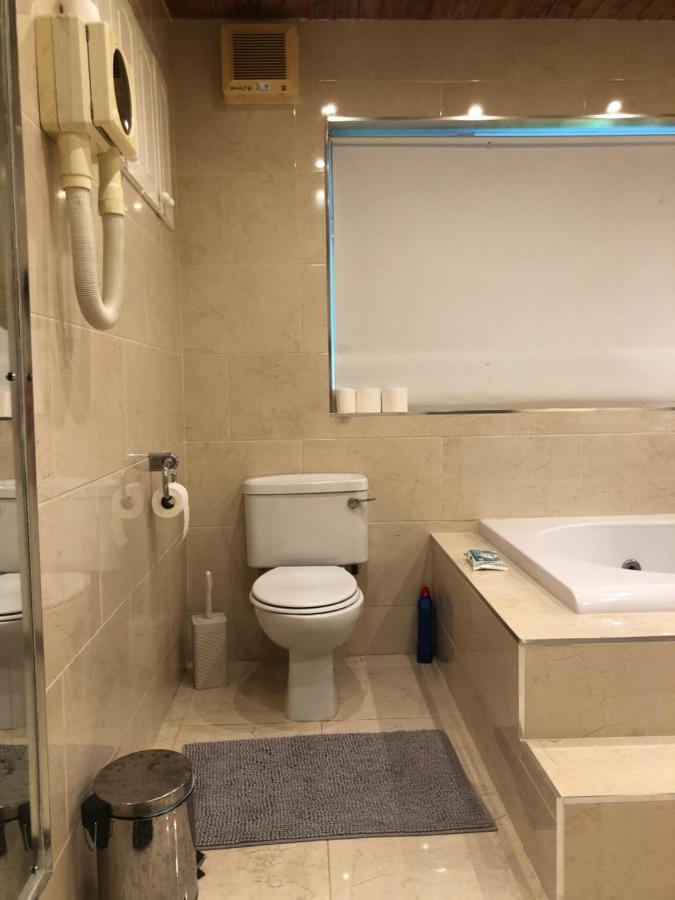 برايْ Sidmonton B&B المظهر الخارجي الصورة